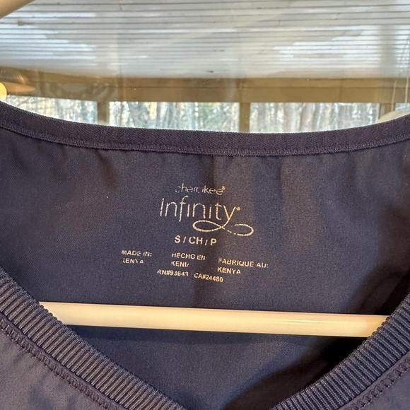 Cherokee Infinity Scrub Top - Picture 2 of 3